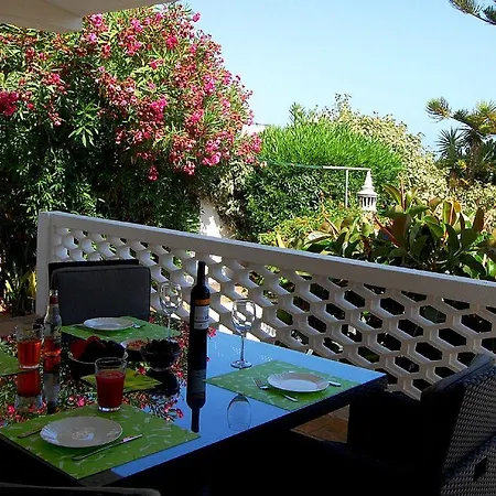 Excellent Villa, With Private Pool And Sea View Holiday home Albufeira